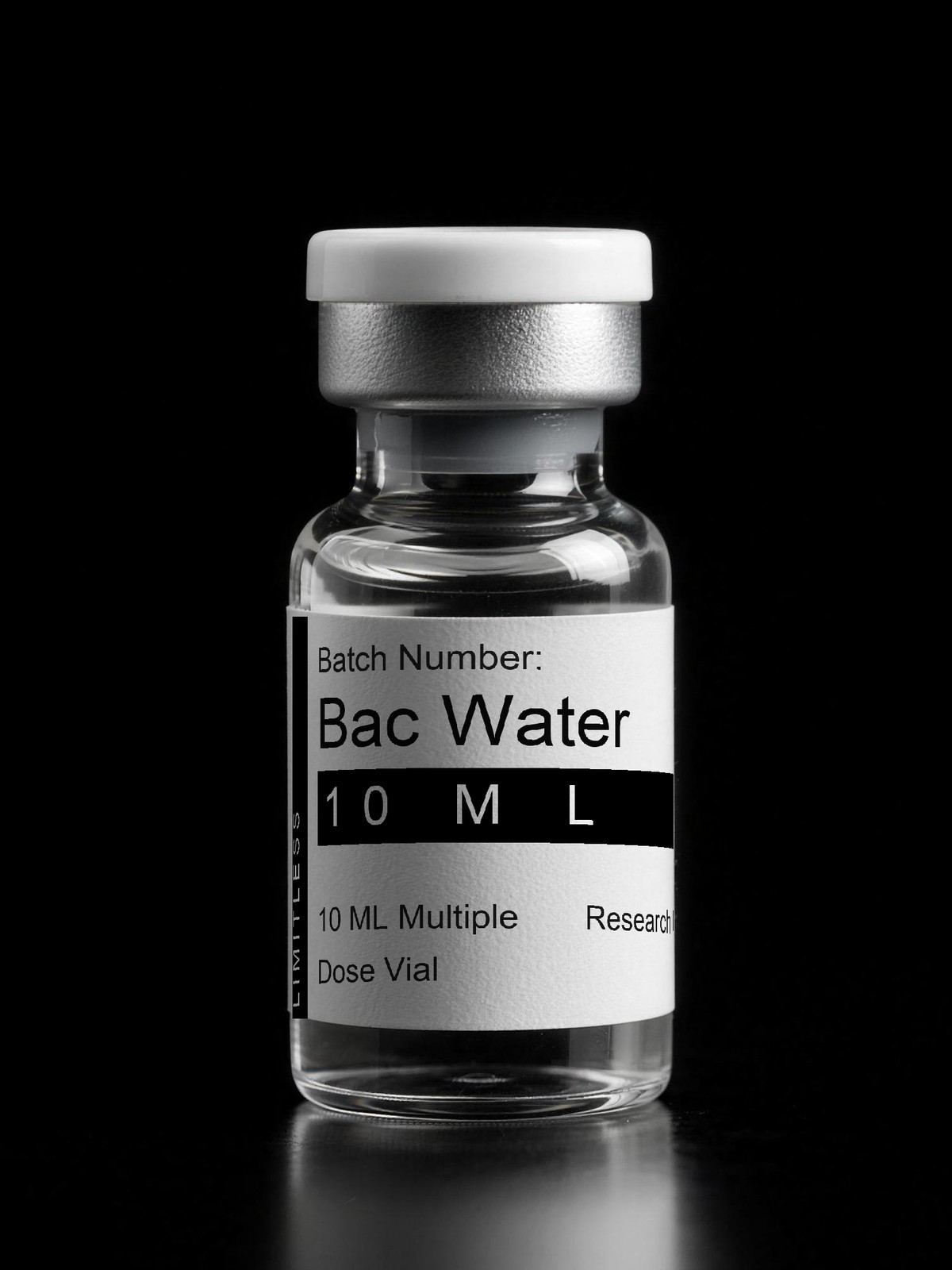 Vial de BAC Water · Agua Bacteriostática 10 ml sobre fondo de estudio negro, con la etiqueta LIMITLESS